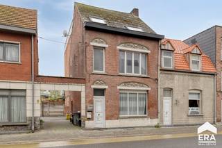 Deze eengezinswoning, gelegen te Martelarenstraat 5 in Mol, bevindt zich op een centrale en vlot bereikbare locatie, op korte afstand van...