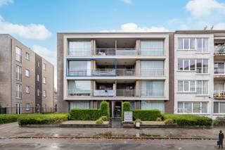 Huurprijs: 850 EUR per maand+ 60 EUR per maand gemeenschappelijke kosten+ 50 EUR per maand voor de garageboxKosten plaatsbeschrijving zijn 50/50 te...