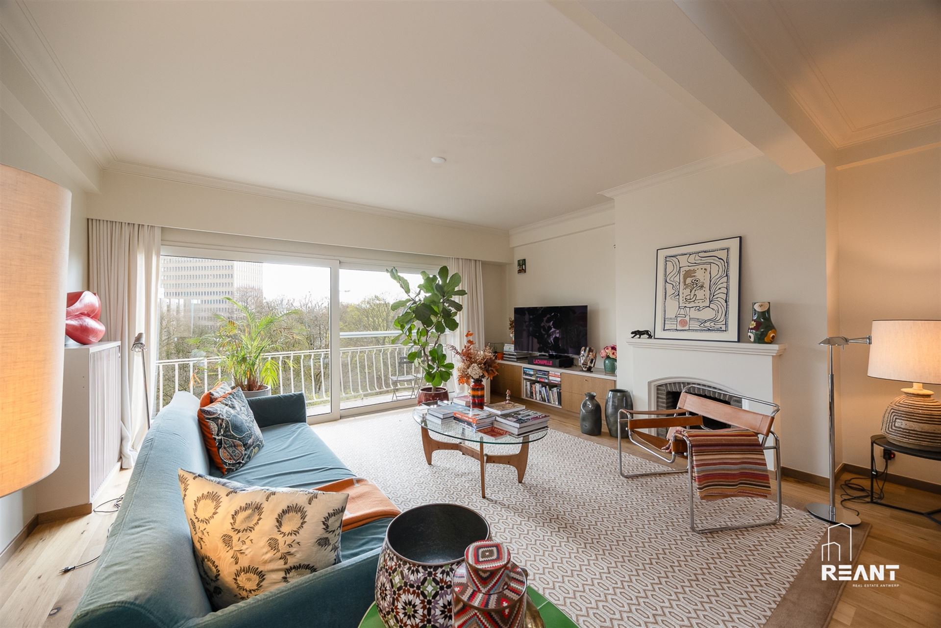 Ruim 2 slaapkamer appartement (ca 152m²) met balkon en prachtig zicht op het Albert - en Harmoniepark. - foto 1