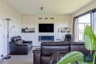 Dit stijlvolle en instapklare penthouse met een bewoonbare oppervlakte van 102m² en rondom terrassen werd gebouwd in 2012 en is nog steeds in...