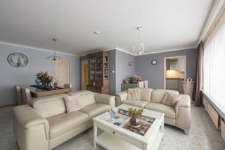 Instapklaar 3-slaapkamerappartement INCL GARAGEBOXOntdek dit instapklare en ruime appartement, ideaal gelegen in Ekeren (2180), vlakbij het station...