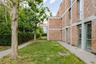 <p><span>GHENT CENTRUM - Trendy student room on excellent location</span></p><p><span> </span></p><p><span> </span></p><p><span>This interesting investment opportunity is located on the second floor of Residence Housing4Students in Vlasgaardstraat.</span></p><p><span>The trendy room is equipped with fitted wardrobes, bed, desk, washbasin cabinet and full kitchenette. Furthermore, the bathroom, kitchen and a recreation room are shared per floor. </span></p><p><span> </span></p><p><span> </span></p><p><span>Some assets in a nutshell: </span></p><ul><li><span>Central location</span></li><li><span>Completely ready to move in</span></li><li><span>Equipped with customization</span></li><li><span>Energy efficient</span></li><li><span>Easy to rent out with good returns</span></li><li><span>Shared park garden</span></li><li><span>Bicycle storage</span></li></ul><p><span> </span></p><p><span> </span></p><p><span>Distance to campus: </span></p><ul><li><span>KU Leuven - Campus Rabot: 1.0 km</span></li><li><span>UGent - Campus Coupure: 1,1 km</span></li><li><span>UGent - Campus Henri Dunant: 1 km</span></li><li><span>KASK & Conservatory: 1.8 km</span></li><li><span>HOGENT - Campus Mercator: 2.1 km</span></li><li><span>Arteveldehogeschool - Campus Kattenberg: 2.7 km</span></li></ul><p><span> </span></p><p><span> </span></p><p><span> </span></p><p><span>Important: </span></p><p><span>Target price: 179,000 EUR</span></p><p><span> </span></p><p><span>Interested? Contact Axel Lenaerts real estate agents for more info or a site visit at 09 245 24 24 or <span>Laurens@axellenaerts.be</span></span><span> </span></p><p><span> </span></p>