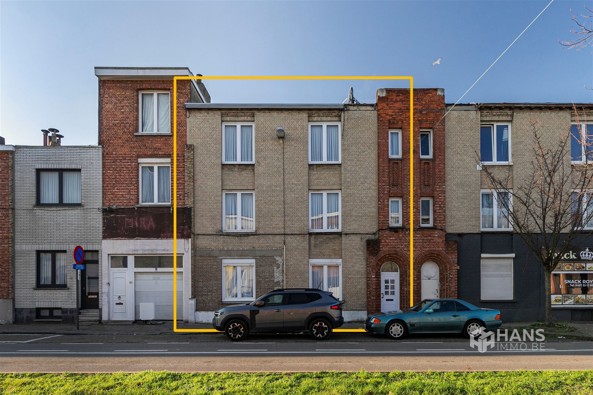 Te renoveren woning (199 m²) met 4 slaapkamers, 3 badkamers en terras (7 m²) in Deurne. - foto 1