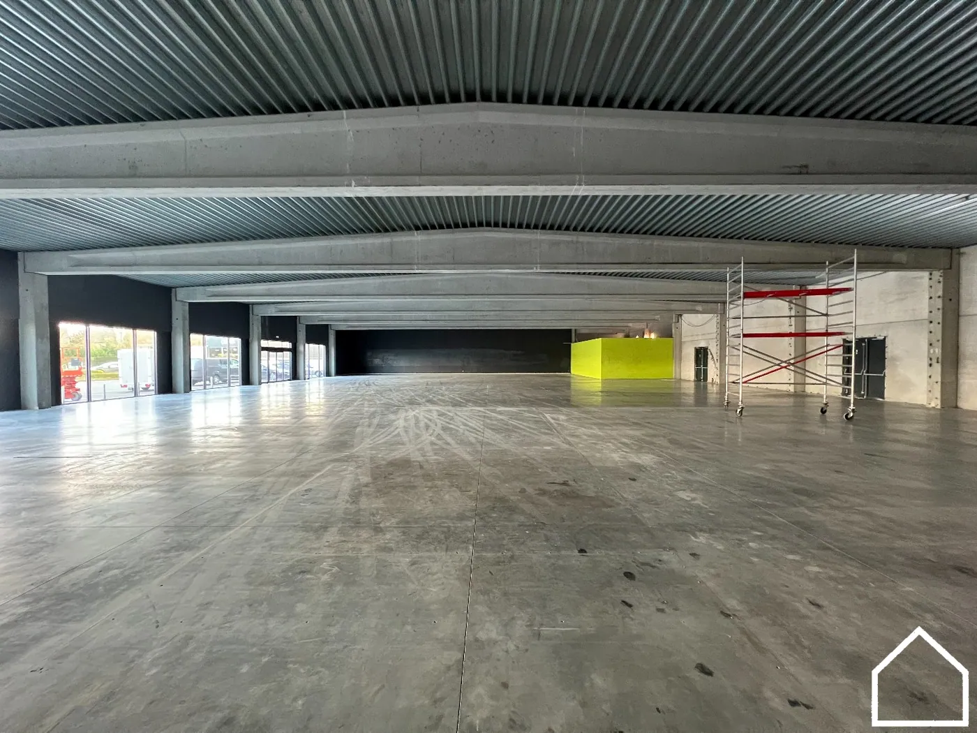 819m² AMBACHTELIJKE KMO-UNIT TE IEPER - foto 2