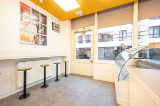  Charmant handelspand met woonst in een recent vernieuwde straat, mét prachtige gevel en enorm veel potentieel, letterlijk op een steenworp van...