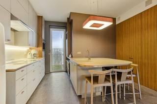 Dit instapklaar dakappartement heeft een bewoonbare oppervlakte van 165 m² en bevindt zich aan de Belgiëlei in het hartje van Antwerpen...