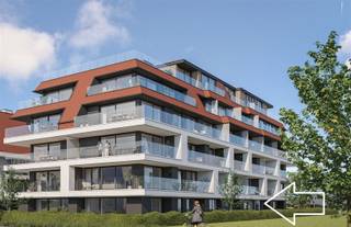 <p><span>Riant Gelijkvloers Appartement met 3 Grote Slaapkamers en 2 Badkamers - Ideaal Woonappartement met Privé Tuin en Terrassen</span></p><p><span> </span></p><p><span>Volledig afgewerkt inclusief schilderwerken, verlichting, gordijnen en prachtige maatkeuken van Diapal</span></p><ul><li><span>Inkomhal</span></li><li><span>Vestiaire</span><span>.</span></li><li><span>Glazen deur naar woonkamer</span></li><li><span>Supergrote living</span></li><li><span>Terras</span><span>: Ruim terras perfect voor buitenleven en ontspanning.</span></li><li><span>Tuin</span></li><li><span>Open keuken</span><span>.</span></li><li><span>Nachthal</span><span>: Zorgt voor een rustige overgang naar de slaapkamers.</span></li><li><span>Grote berging</span><span>: Veel opbergruimte voor al uw benodigdheden.</span></li><li><span>Apart toilet</span><span>: Voor extra gemak en privacy.</span></li><li><span>Tweede berging</span><span>: Extra opslagruimte voor handige organisatie.</span></li><li><span>Tweede toilet</span></li><li><span>Supergrote slaapkamer met inpandige badkamer</span></li><li><span>Aparte badkamer</span><span>: Voorzien van een douche en lavabo, ideaal voor gezinsgebruik.</span></li><li><span>Slaapkamer met toegang tot de tuin</span><span>: Ruime kamer met directe toegang tot de buitenruimte.</span></li><li><span>Slaapkamer met ruim terras</span><span>: Ideaal voor extra ontspanning en buitenleven.</span></li></ul><p><span> </span></p>
