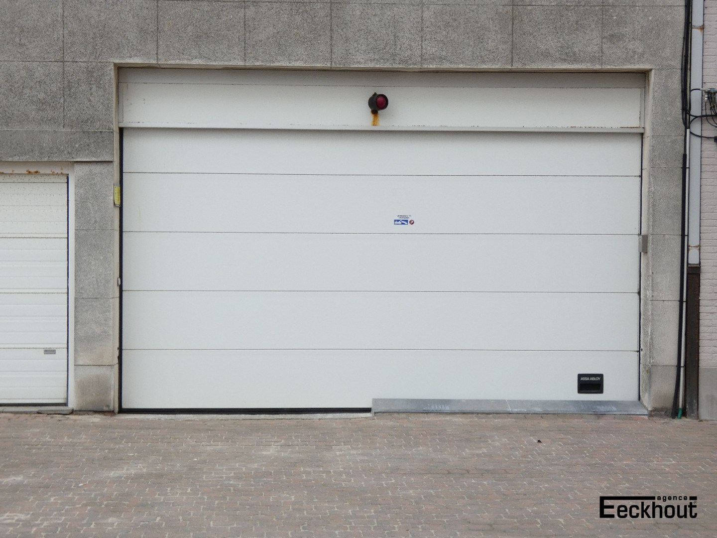 Garagebox op nog geen 100m van het strand in Mariakerke, Oostende - foto 4