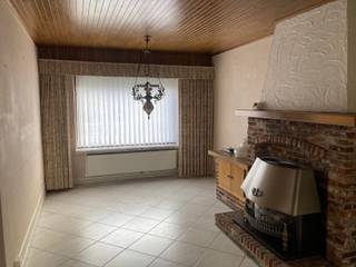 Deze verrassend ruime woning is gelegen in een woonwijk te Turnhout vlakbij supermarkt, school, park, winkels,...Op het gelijkvloers treffen we...