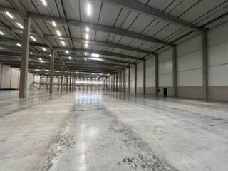 Cet entrepôt récent et idéalement situé avec des bureaux est situé dans une zone industrielle stratégiquement située à Boom, avec des...