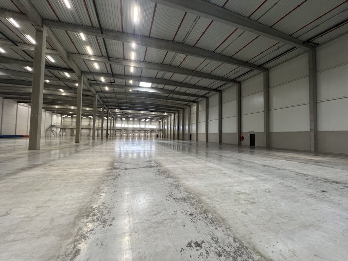 Magazijn (6.515 m²) met kantoren (190 m²) te huur in Boom - foto 3