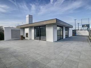 Deze bar van ca. 131 m² biedt de perfecte setting voor de spelers om te genieten van een verfrissend drankje met vrienden na een intensieve...
