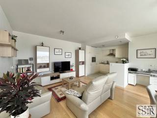 Zoekt u een plek met de garantie op warme zorg, maar wil je nog steeds zelfstandig zijn? Dan is deze serviceflat perfect voor jou! In residentie...