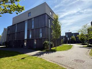 Instapklare, energiezuinige penthouse (EPC A) met zonnig terras én ondergrondse autostaanplaatsDit duurzame en moderne appartement (bouwjaar 2019)...