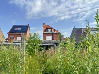 Dankzij de ligging ben je binnen de tien minuten in centrum, de dijk en heb je vlotte connectie naar A12.Winkels, openbaar vervoer, scholen, .....