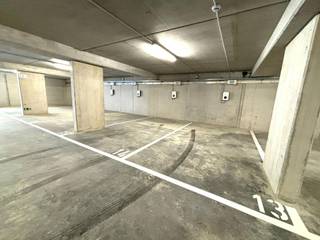 TUINWIJKSTRAAT 18-20, meerdere dubbele inpandige parkeerplaatsen te huur voor €150/plek. Niveau -1. Hoogte : 2m. Onmiddellijk beschikbaar. INFO :...