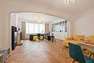 Op zoek naar een uniek dakappartement te koop in de bruisende stad Antwerpen? Dit lichte, ruime, instapklare appartement van circa 130 m² is...