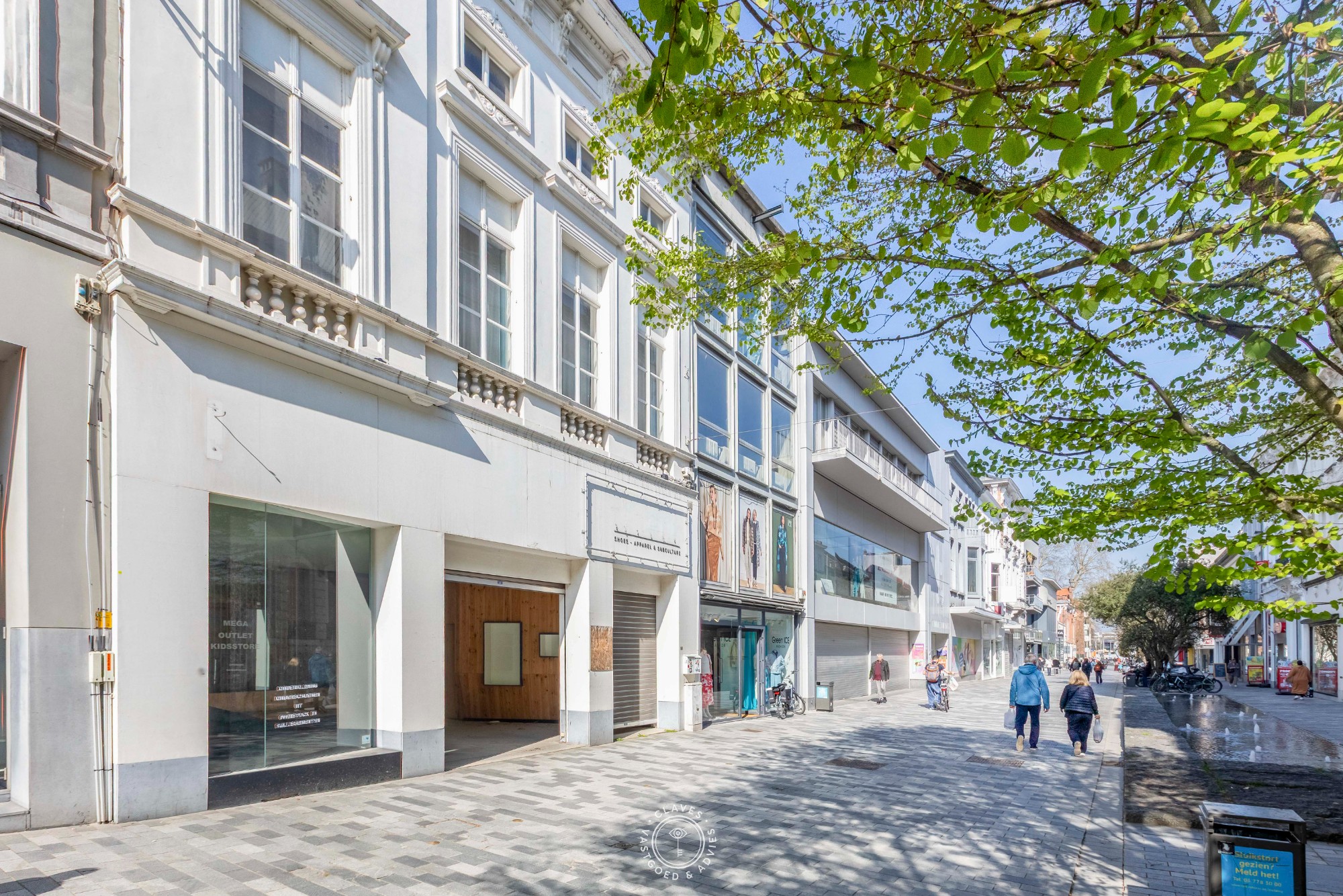 Handelspand met buitenruimte, een uitstekende visibiliteit en centraal gelegen in de Stationsstraat. - foto 2