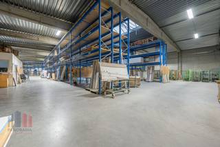 Bedrijfsgebouw te huur met een oppervlakte van 5.120 m², gelegen op een uitstekende locatie. Zeer vlot bereikbaar dankzij de directe nabijheid van...