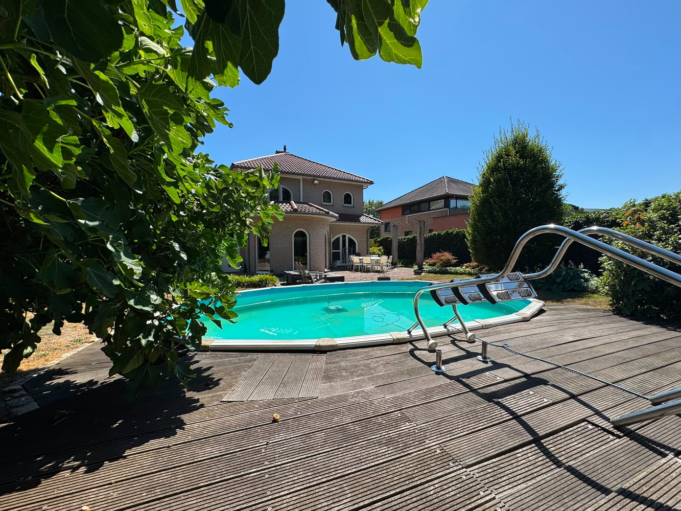 Villa met zwembad en bijgebouw - foto 4
