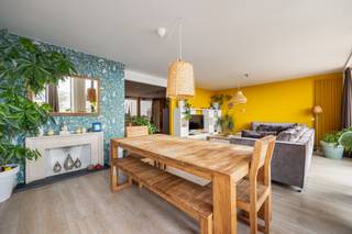 Welkom in Plezantstraat 49 (5e verdieping), een ruim en instapklaar appartement van maar liefst 135 m², ideaal voor wie comfortabel en centraal...