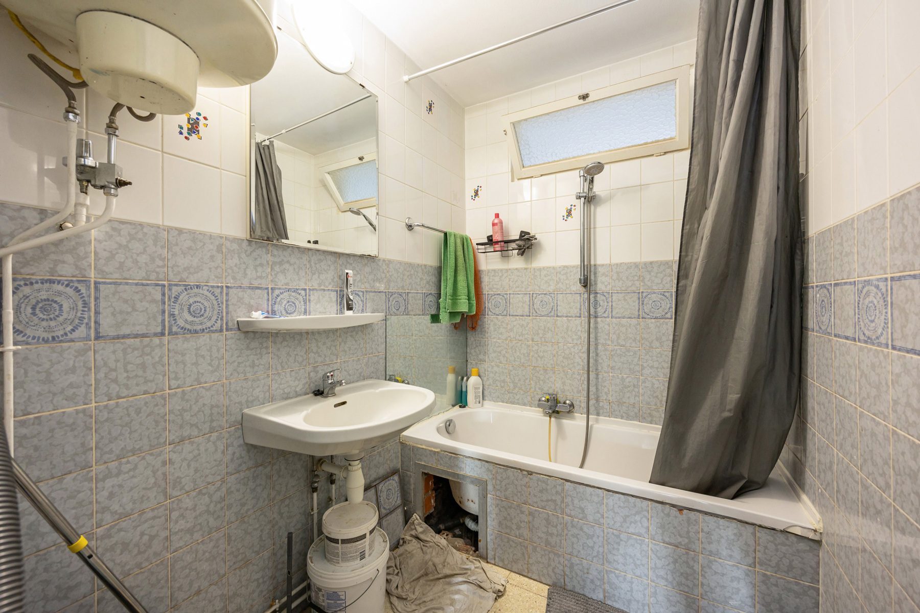 Een appartement op de tweede verdieping links met terras, autostaanplaats en garage. - foto 5