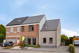 Deze woning is gelegen te St.-Jozef-Olen, op wandel - / fietsafstand van winkels, openbaar vervoer, school, station, ..., en met een vlotte...