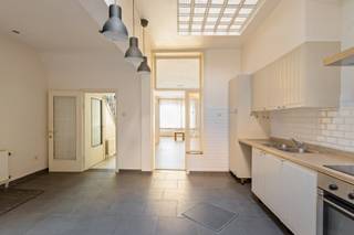 In de charmante Guldenvliesstraat, een rustige zijstraat in het geliefde Zurenborg, wacht deze verzorgde woning op haar nieuwe bewoners.De woning...