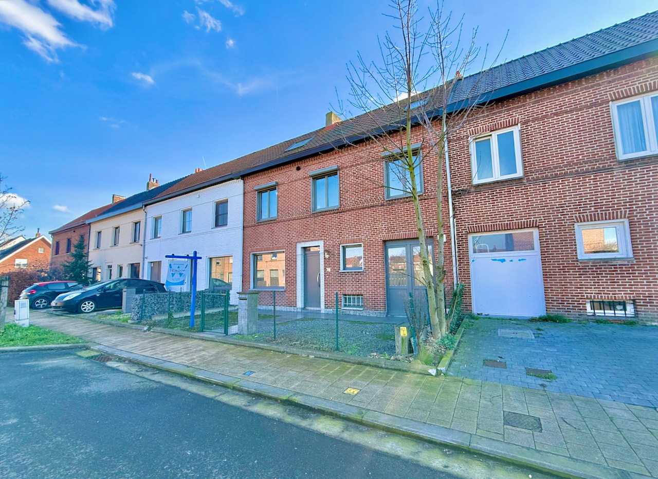 Zeer ruim en stevig woonhuis MET garage te Rieme ! - foto 4