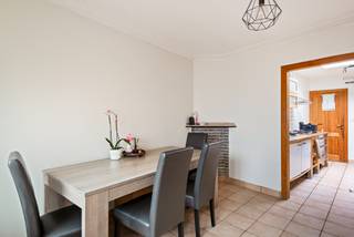 Zeer gunstig en rustig gelegen rijwoning!  Dit huis bevindt zich in een straat zonder doorgaand verkeer, op wandelafstand van het...