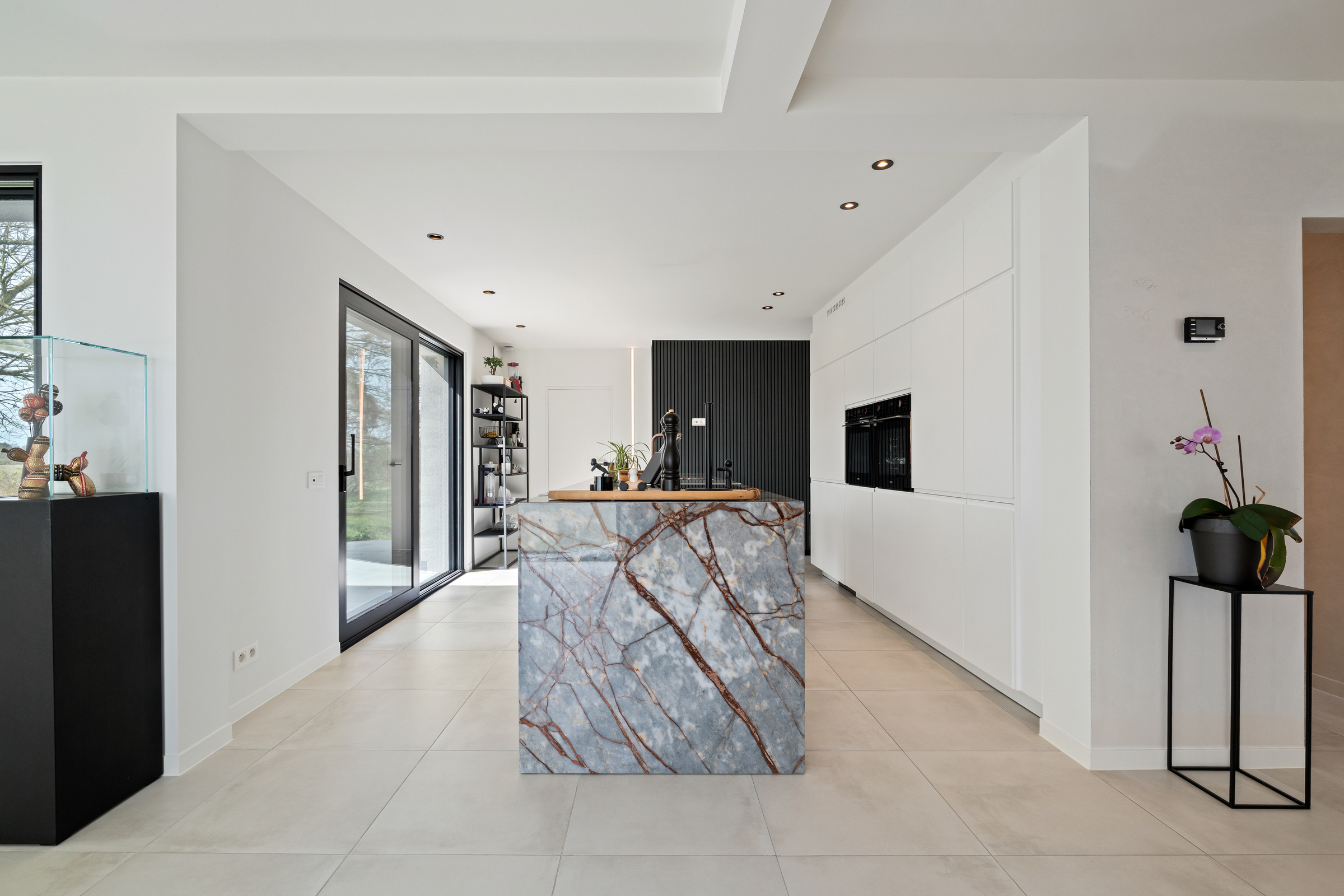 Luxueus gerenoveerde bungalow op 2878 vierkante meter - foto 4