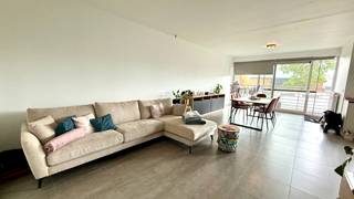 In Zulte vindt u dit zeer leuke appartement dat comfort en functionaliteit perfect combineert.Bij het betreden van het appartement komt u terecht in...