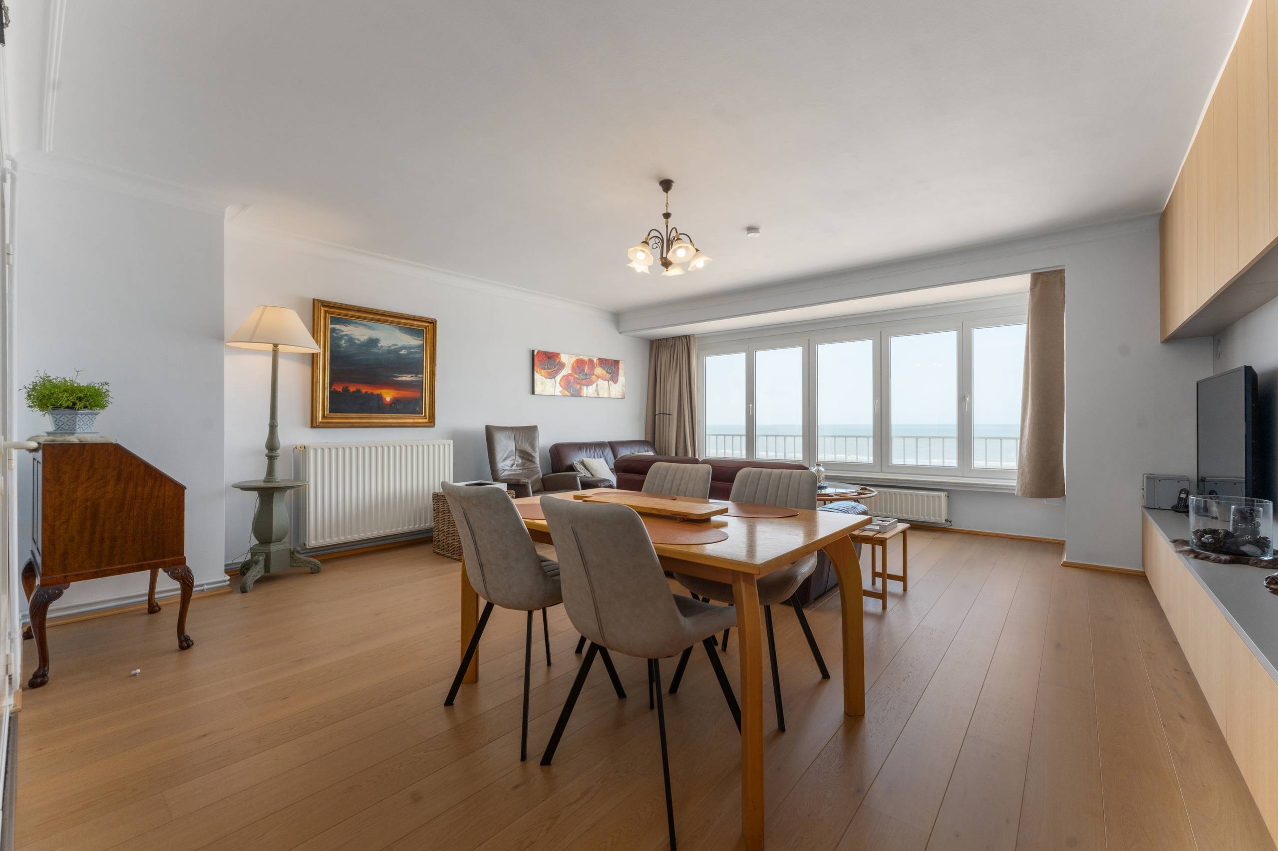 Gerenoveerd appartement te koop op de zeedijk van Koksijde! - foto 2