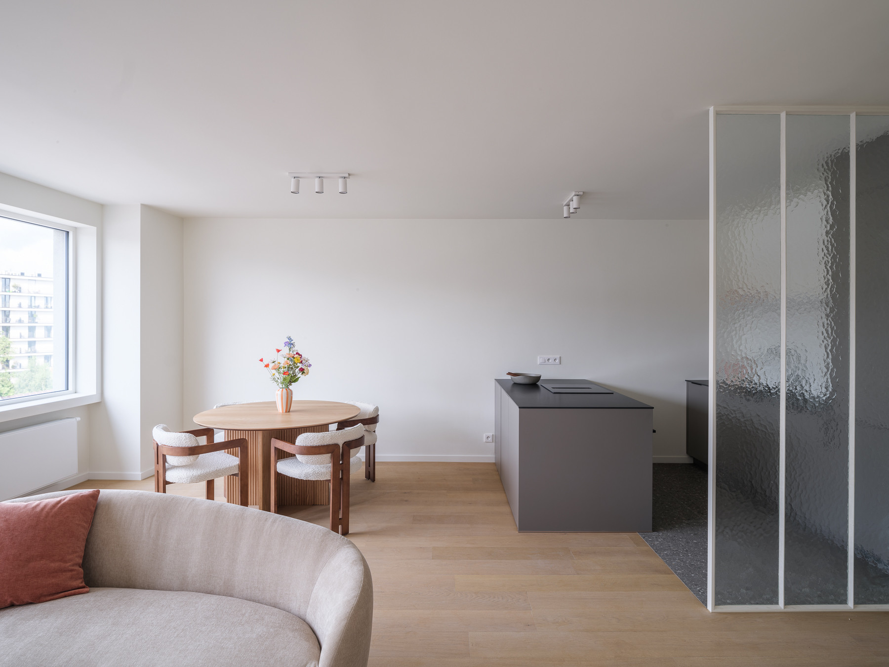Laatste appartement - Nieuwbouwgevoel ZONDER BTW in centrum Deinze! - foto 4