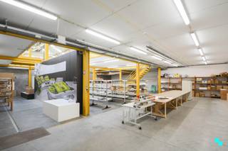 Dit magazijn van ca. 272 m² (17M x 16M) is gelegen in het centrum van Izegem met de onmiddellijke nabijheid van de Rijksweg, op- en...
