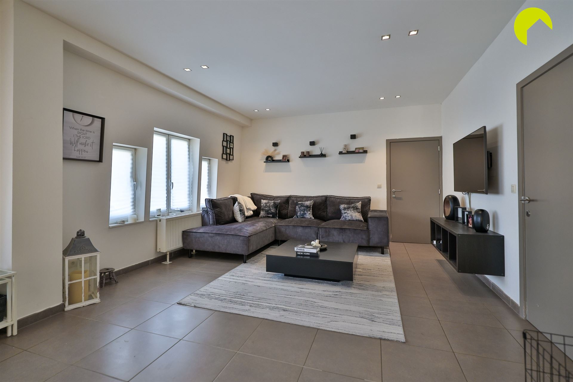 Gerenoveerd appartement (100m²) met 2 slaapkamers - foto 4