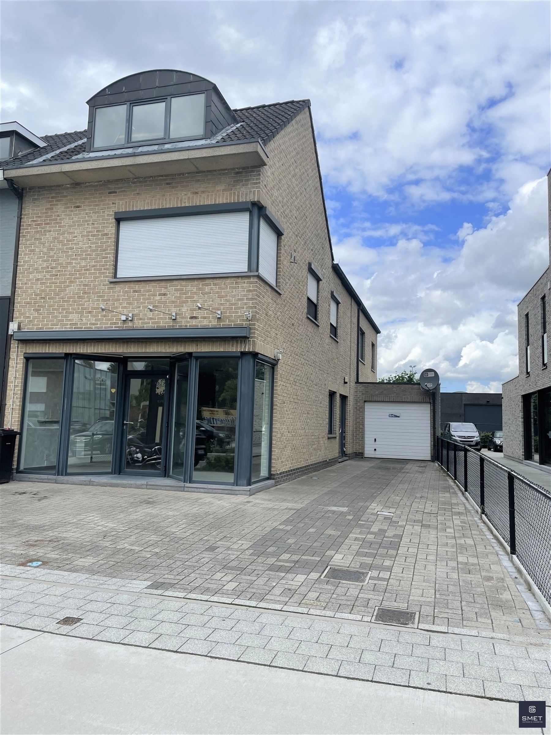 Commercial for rent in Beveren - photo 1