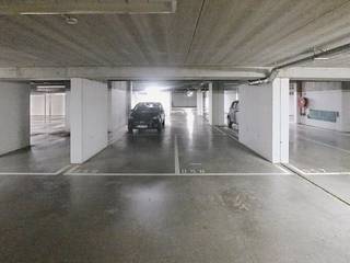 Parking space for rent in the underground car park of residence De Munt.General features: - Easily accessible by car from Hugo Verrieststraat in Roeselare. - Immediate access to the main shopping streets from the underground car park.Are you interested in this parking space for rent in Roeselare? Don't hesitate to contact us.