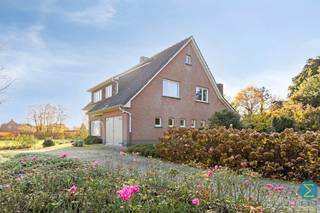 Deze verzorgde woning met vier slaapkamers bevindt zich op een mooi perceel van meer dan een halve hectare en biedt een snelle verbinding tot de...