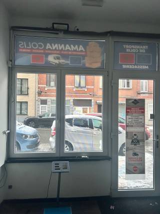 Atelier van 436 m² in Anderlecht met kantoor van 26 m², ideaal gelegen op een steenworp van metrostation AumaleMogelijk rendement als verhuurd...