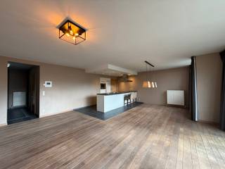 Dit verzorgd en comfortabel appartement beschikt over drie volwaardige slaapkamers en biedt alle comfort voor aangenaam wonen.De moderne, volledig...
