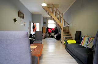 Deze woning verdient een opknapbeurt. Perfect uitvoerbaar door de tamelijk handige Harry.Ideaal al starterswoning of uitvalsbasis voor de eigen...