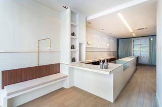 This ground-floor commercial property of around 100 m² is located in Orgelstraat, right in the centre of Antwerp's most fashionable part of town...