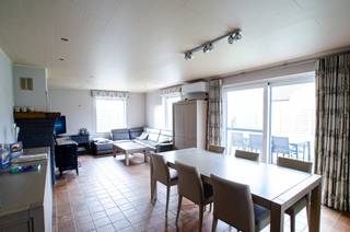 In een rustige en kindvriendelijke woonwijk in Poelkapelle vind je deze warme, alleenstaande woning – een plek waar comfort en gezelligheid hand...