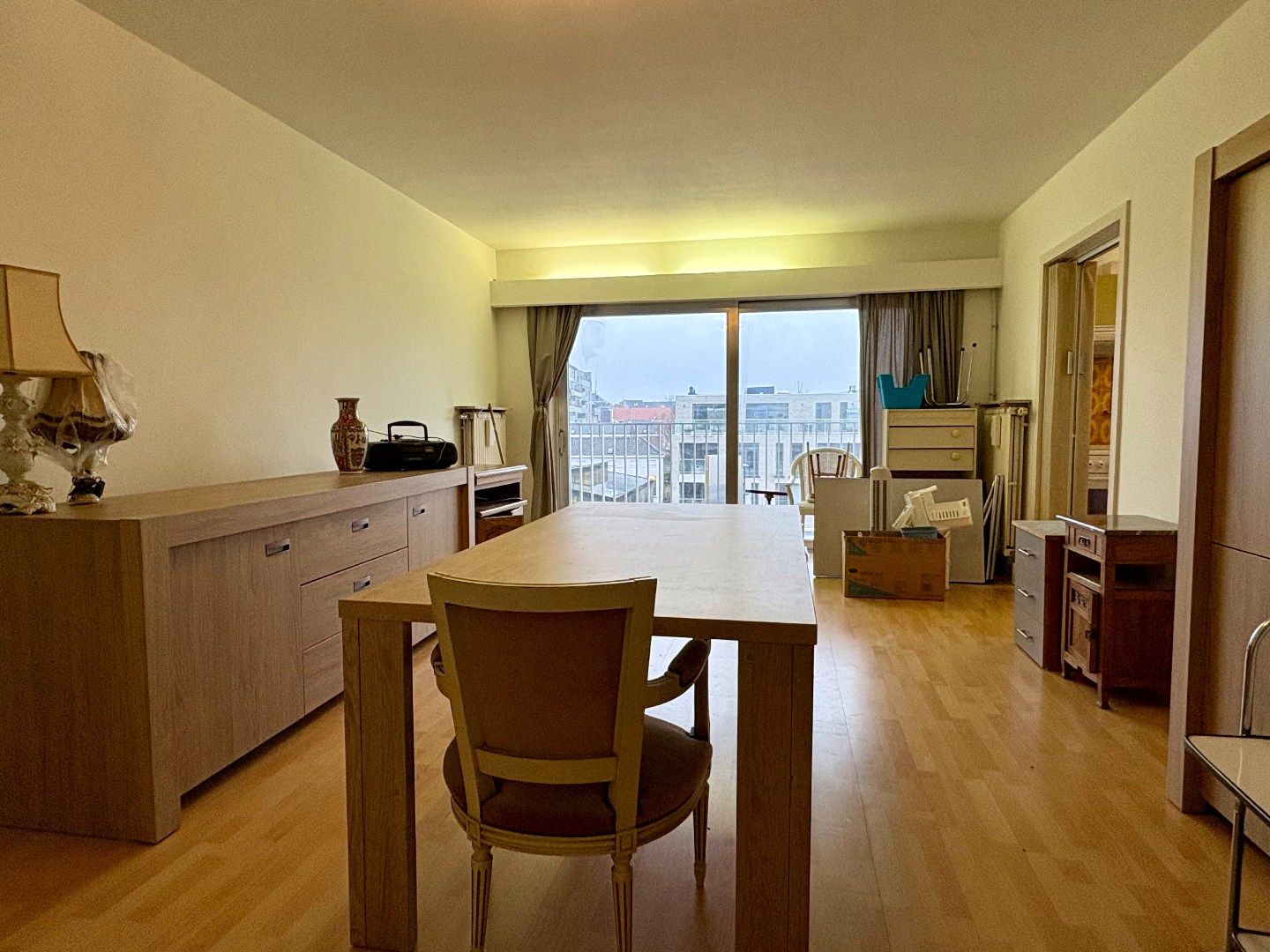 Appartement met 2 slaapkamers en staanplaats op de markt van Harelbeke - foto 4