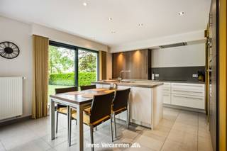 Stijlvolle villa, gunstig gelegen op een ware A-locatie te Sint-Katelijne-Waver - nabij Mechelen.Deze eigentijdse villa is gelegen nabij...