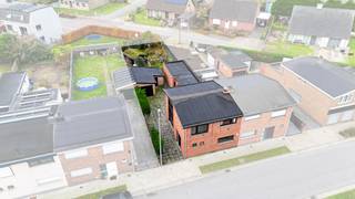 Deze kloek gebouwde, te renoveren woning op een rustige ligging in Zulte vormt de ideale basis voor wie comfortabel wil wonen én op zoek is...