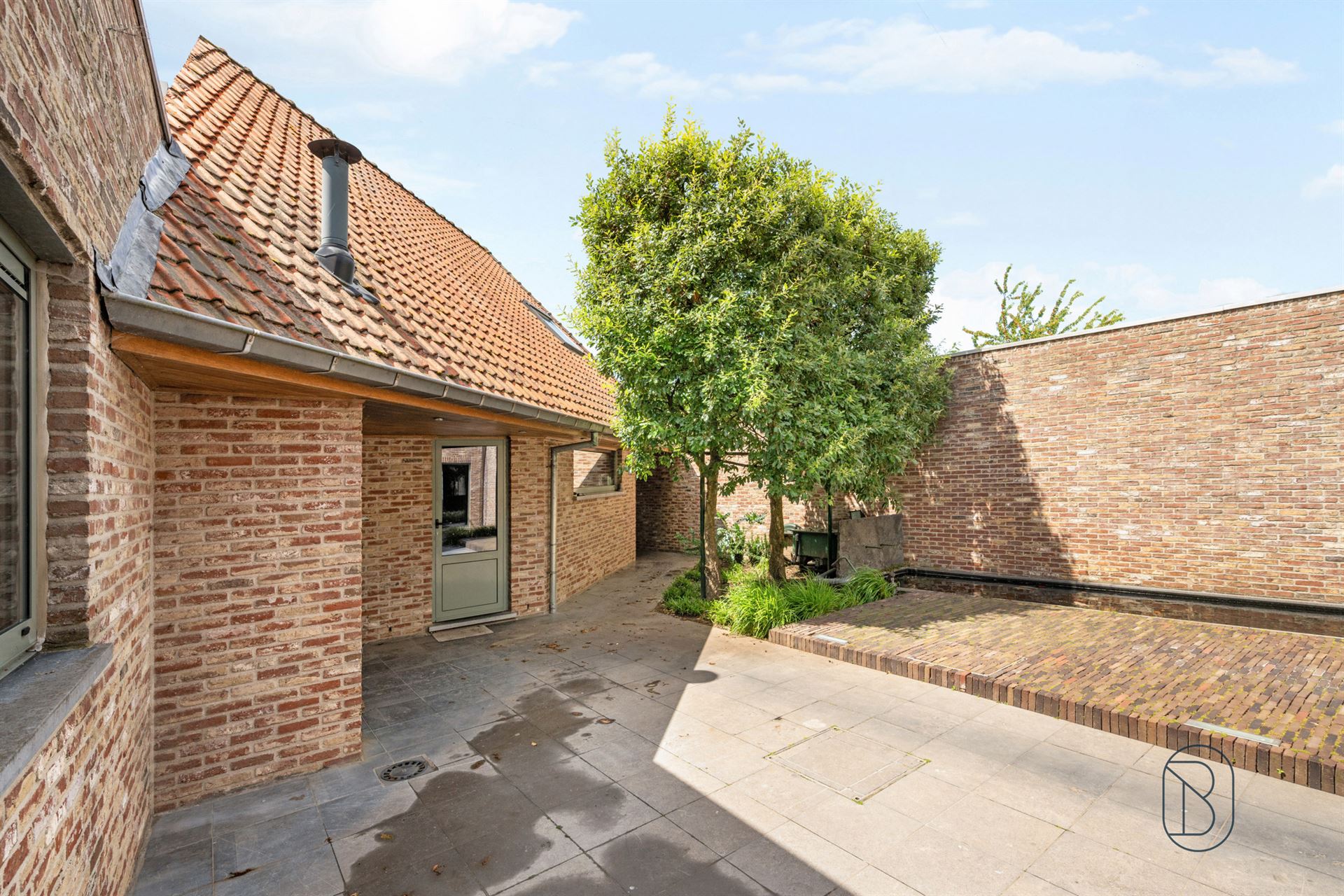 Unieke combinatie van wonen en werken in Sint-Eloois-Vijve! - foto 4