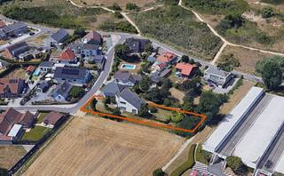 Gelegen in de rustige en geliefde Miami-wijk van Middelkerke, biedt deze vrijstaande villa een unieke kans voor wie op zoek is naar ruimte, comfort...
