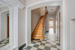 Immo Pické biedt u deze zeer gunstig gelegen woning aan in Jette, gelegen in de nabijheid van winkels, scholen, voorzieningen, openbaar vervoer...